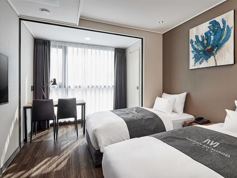 Western Bay Marina Hotel Пхьонтхек Екстер'єр фото