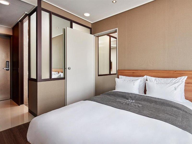Western Bay Marina Hotel Пхьонтхек Екстер'єр фото
