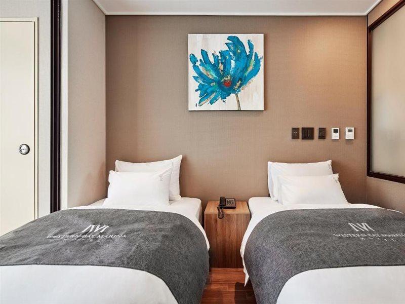 Western Bay Marina Hotel Пхьонтхек Екстер'єр фото