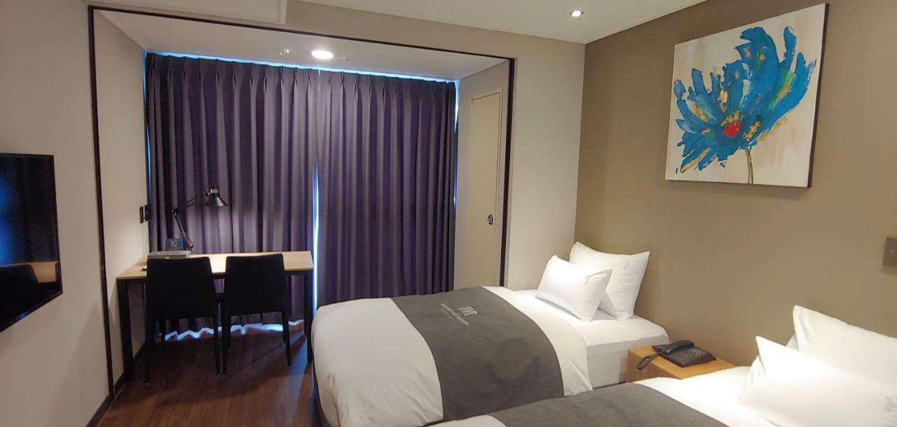Western Bay Marina Hotel Пхьонтхек Екстер'єр фото