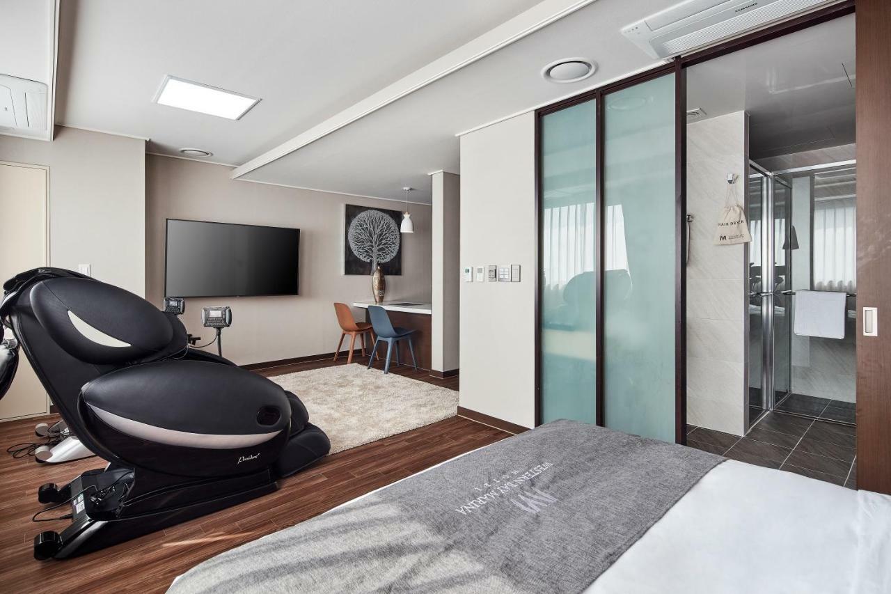 Western Bay Marina Hotel Пхьонтхек Екстер'єр фото