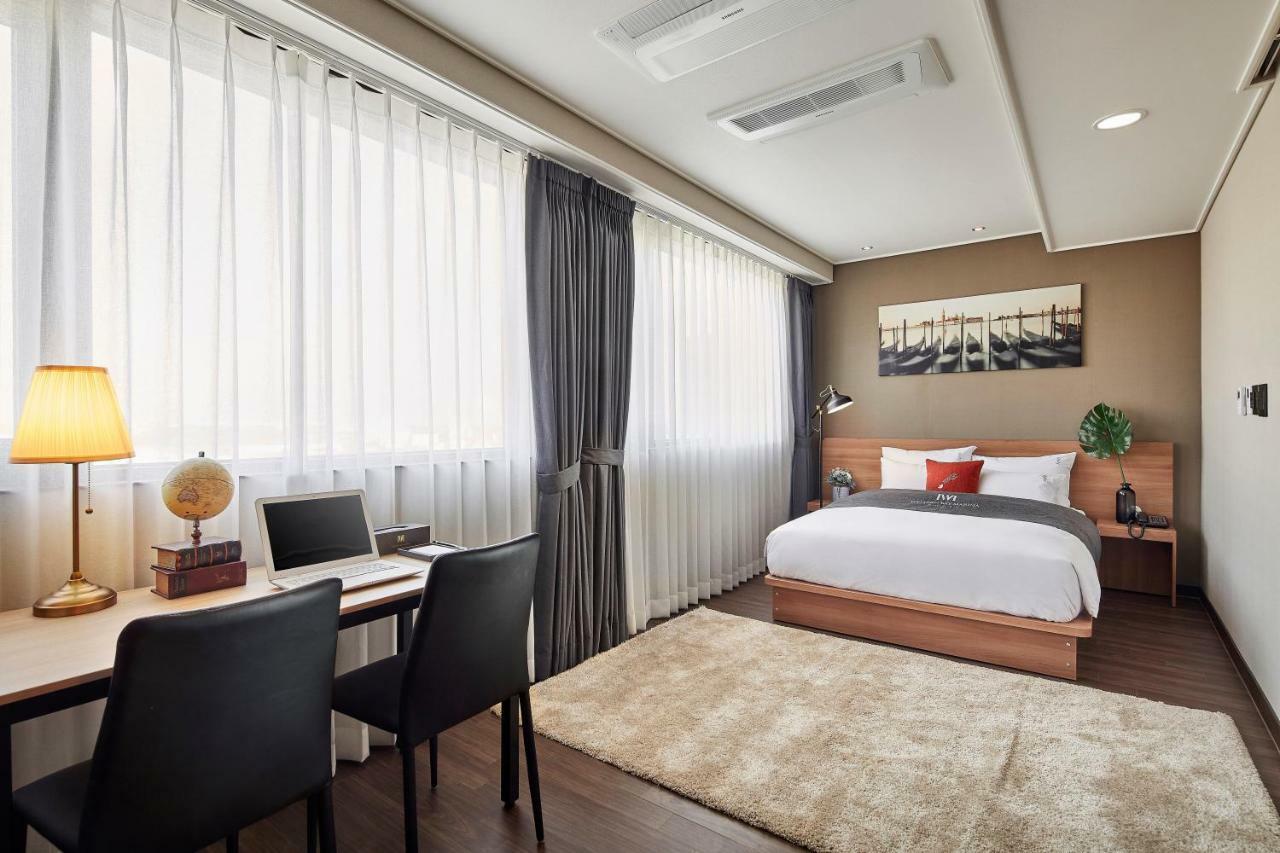 Western Bay Marina Hotel Пхьонтхек Екстер'єр фото
