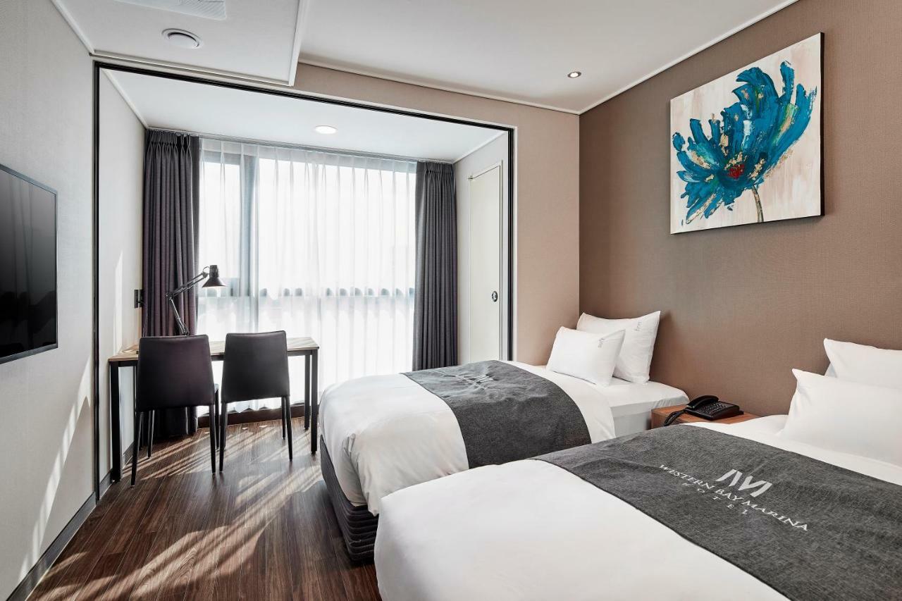 Western Bay Marina Hotel Пхьонтхек Екстер'єр фото