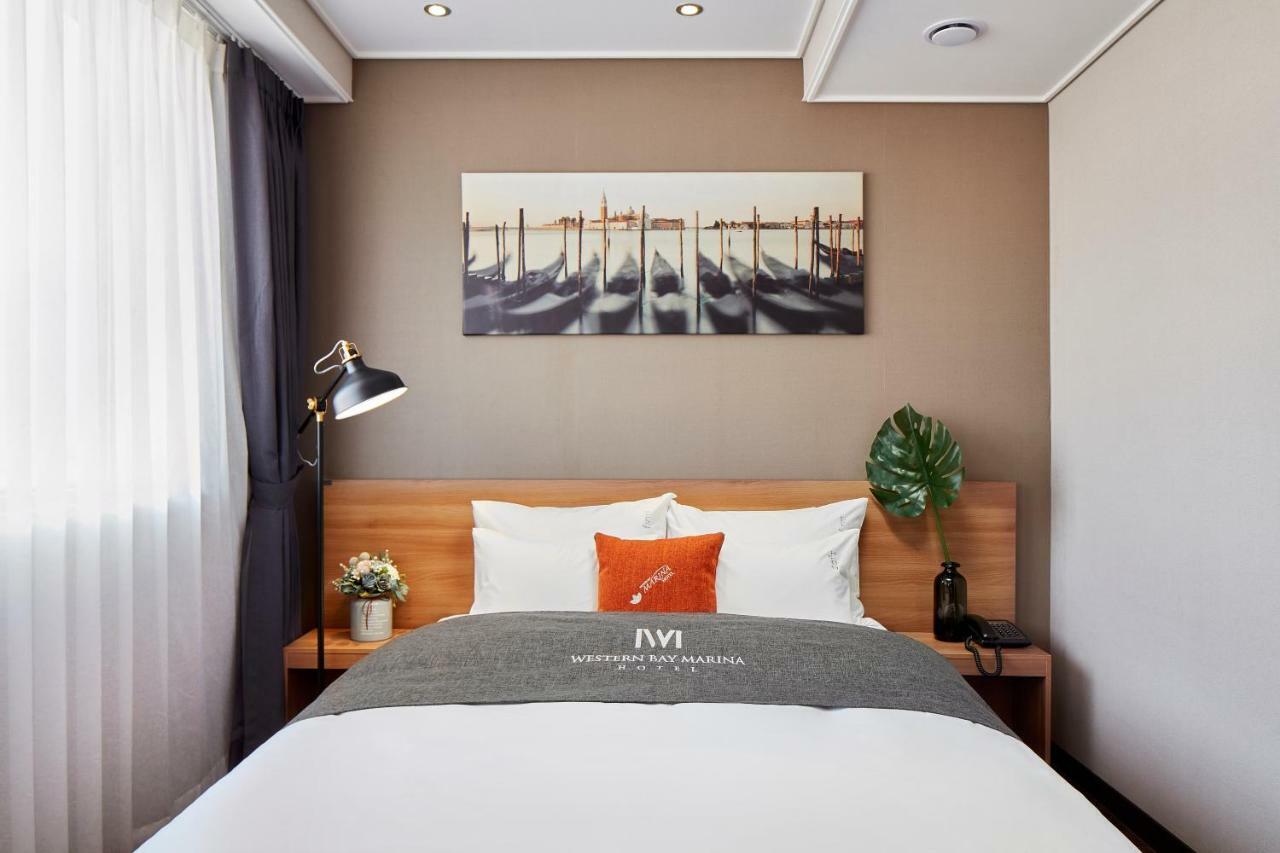 Western Bay Marina Hotel Пхьонтхек Екстер'єр фото