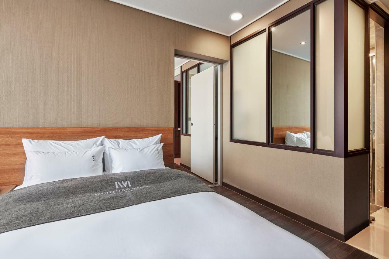 Western Bay Marina Hotel Пхьонтхек Екстер'єр фото